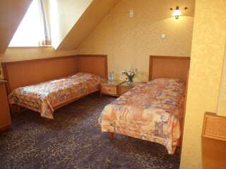 Отель Hotel Calisia Калиш Двухместный номер с 1 кроватью или 2 отдельными кроватями-8